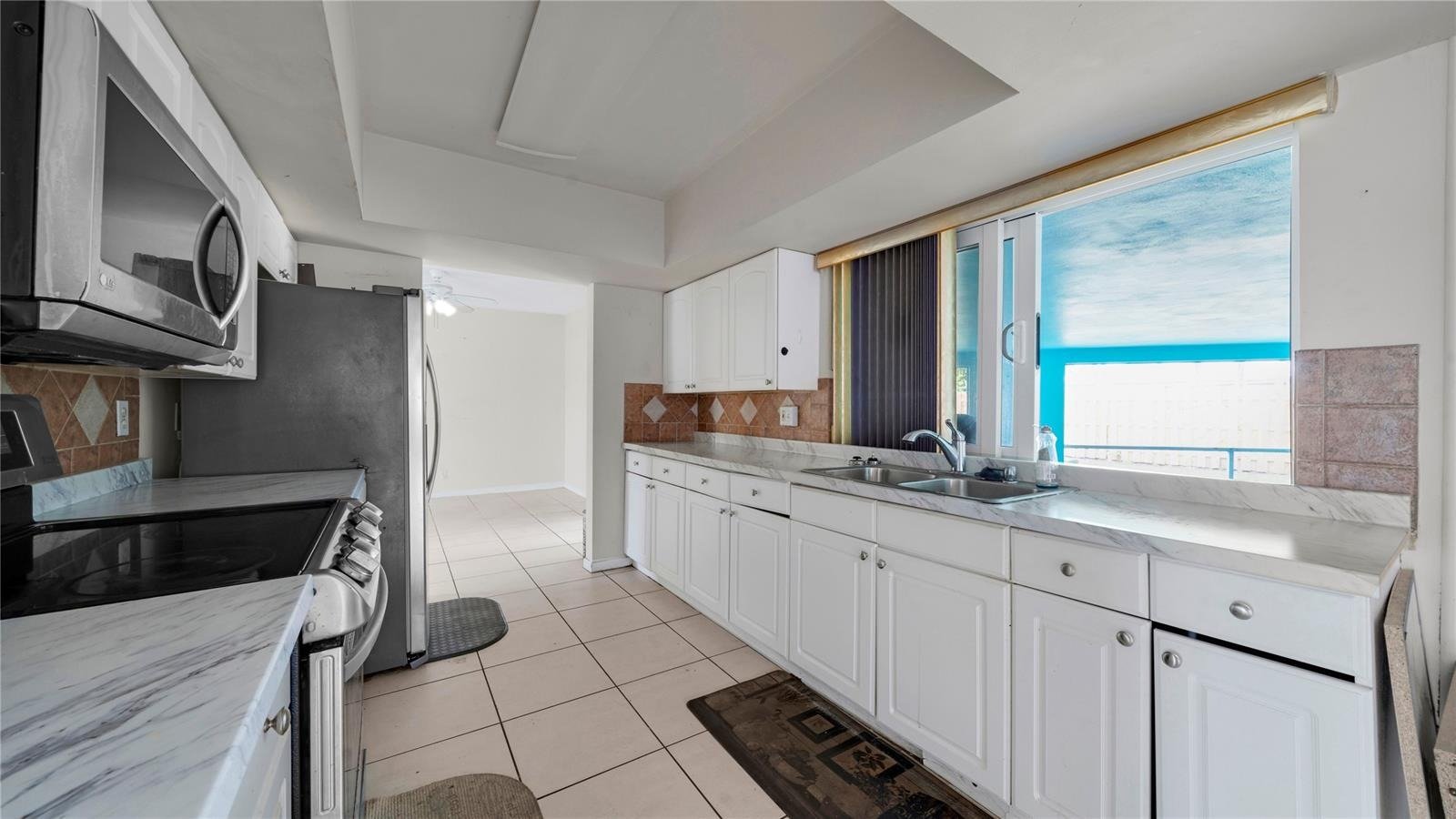 3700 NW 25th St