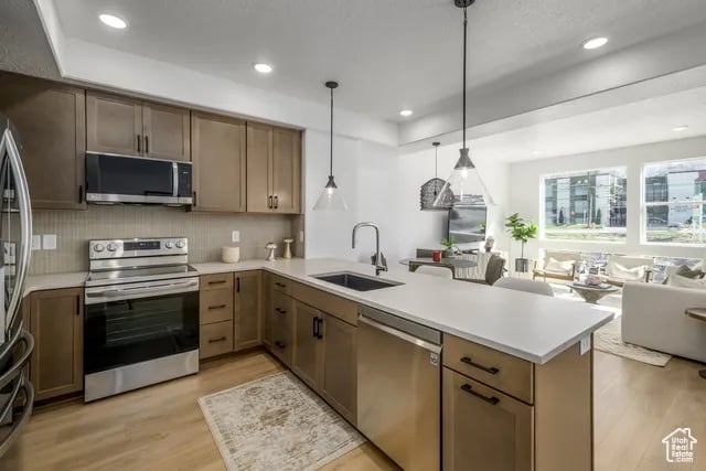 1643 E Meetinghouse Ct