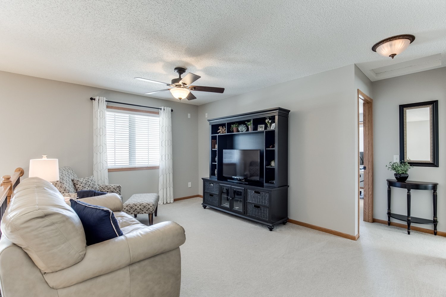 Beautiful 2-Story in Desirable OakParke Estates