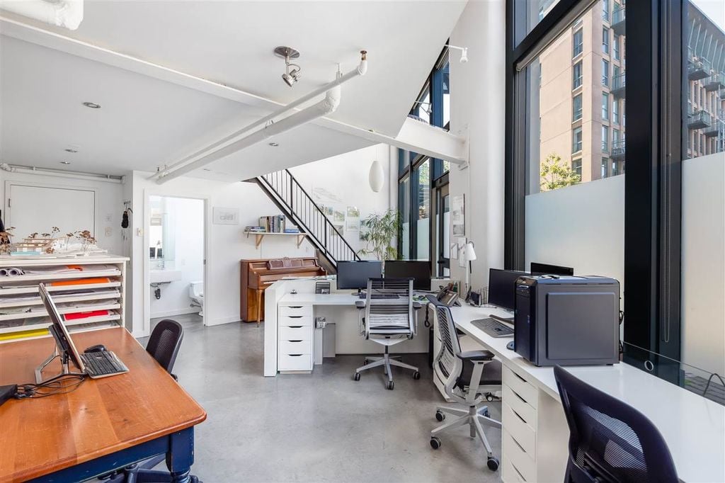 53 E Cordova St