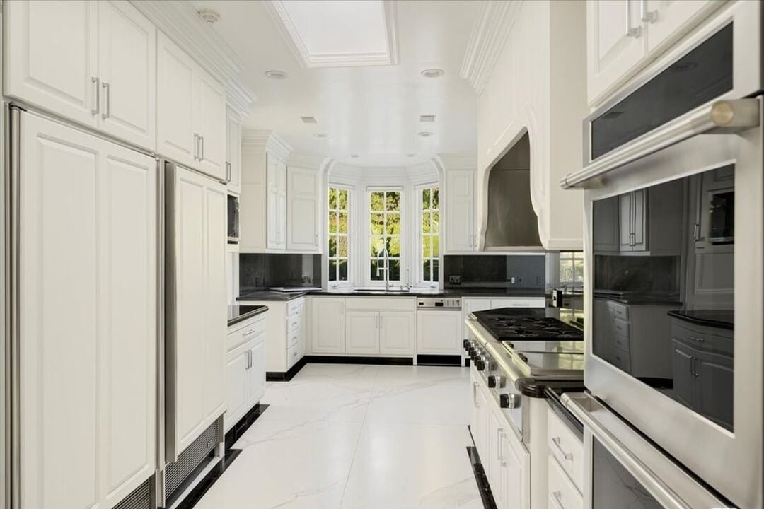 Northstar Manor, N Alta Dr, 90210