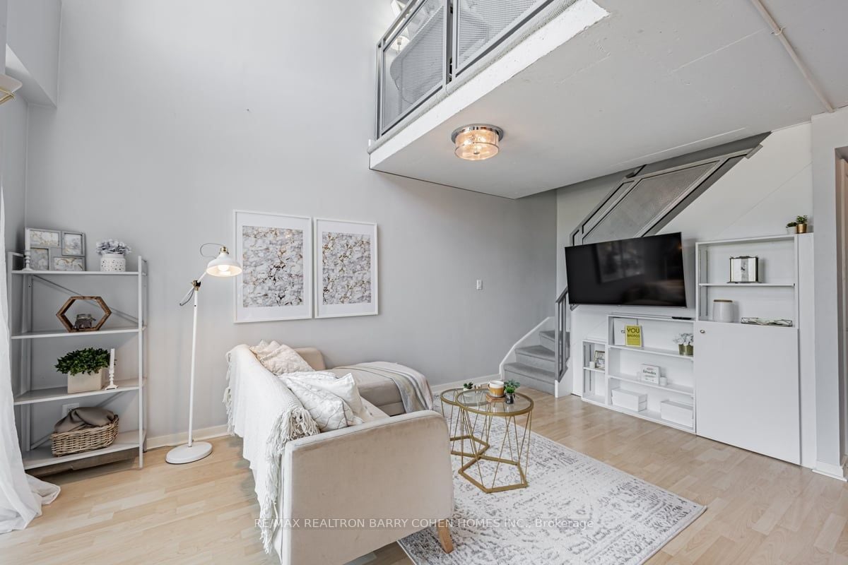 VIBRANT KING WEST PENTHOUSE