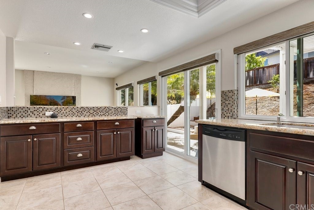 22242 Pewter Ln