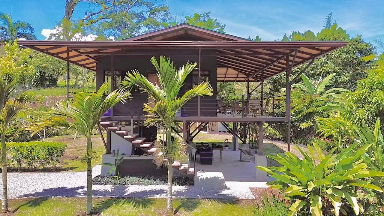 Mountain Oasis with House and Guest Cabin in Las Brisas, San Vito 