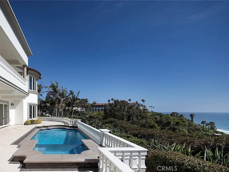71 Ritz Cove