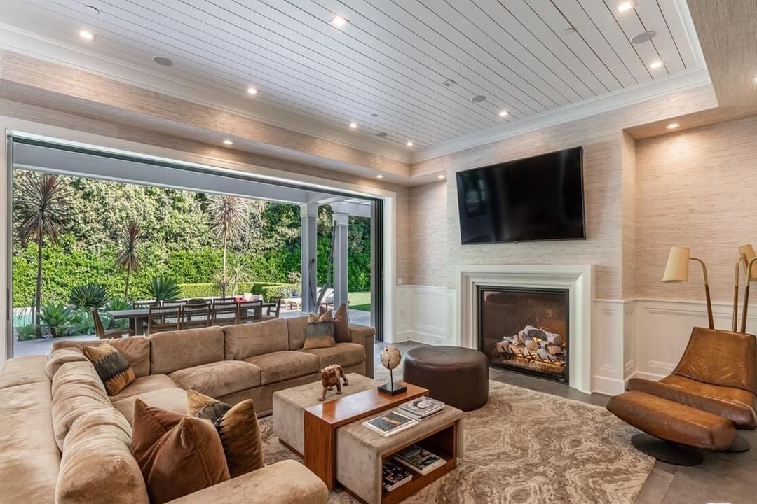 Monarch Reserve, N Norman Pl, 90049