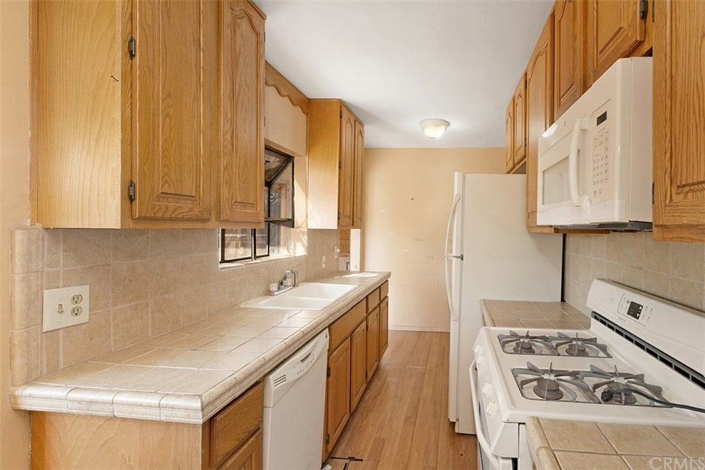 1372 Kenneth Dr