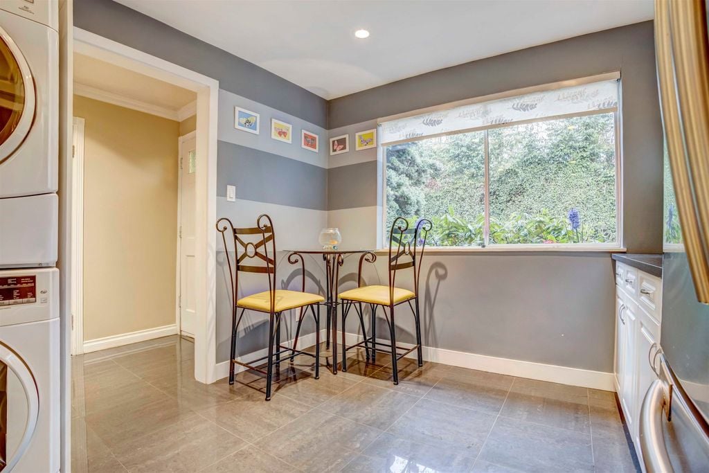 555 W 28th St, #104
