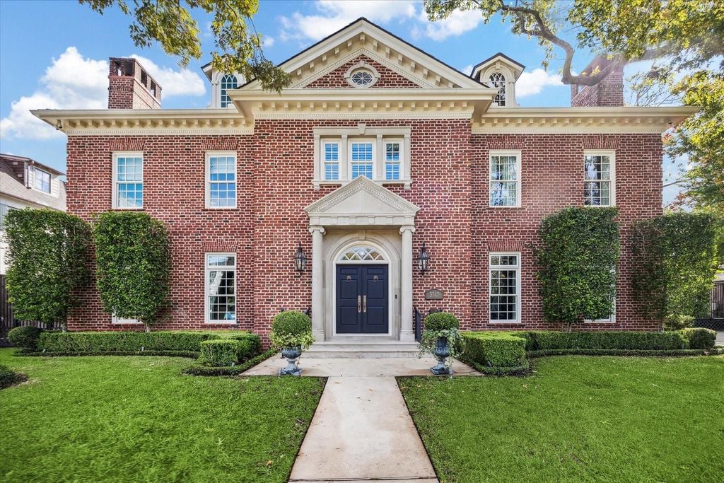 3747 Chevy Chase Dr