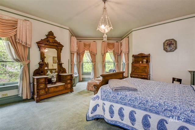 1109 E Warm Springs Ave