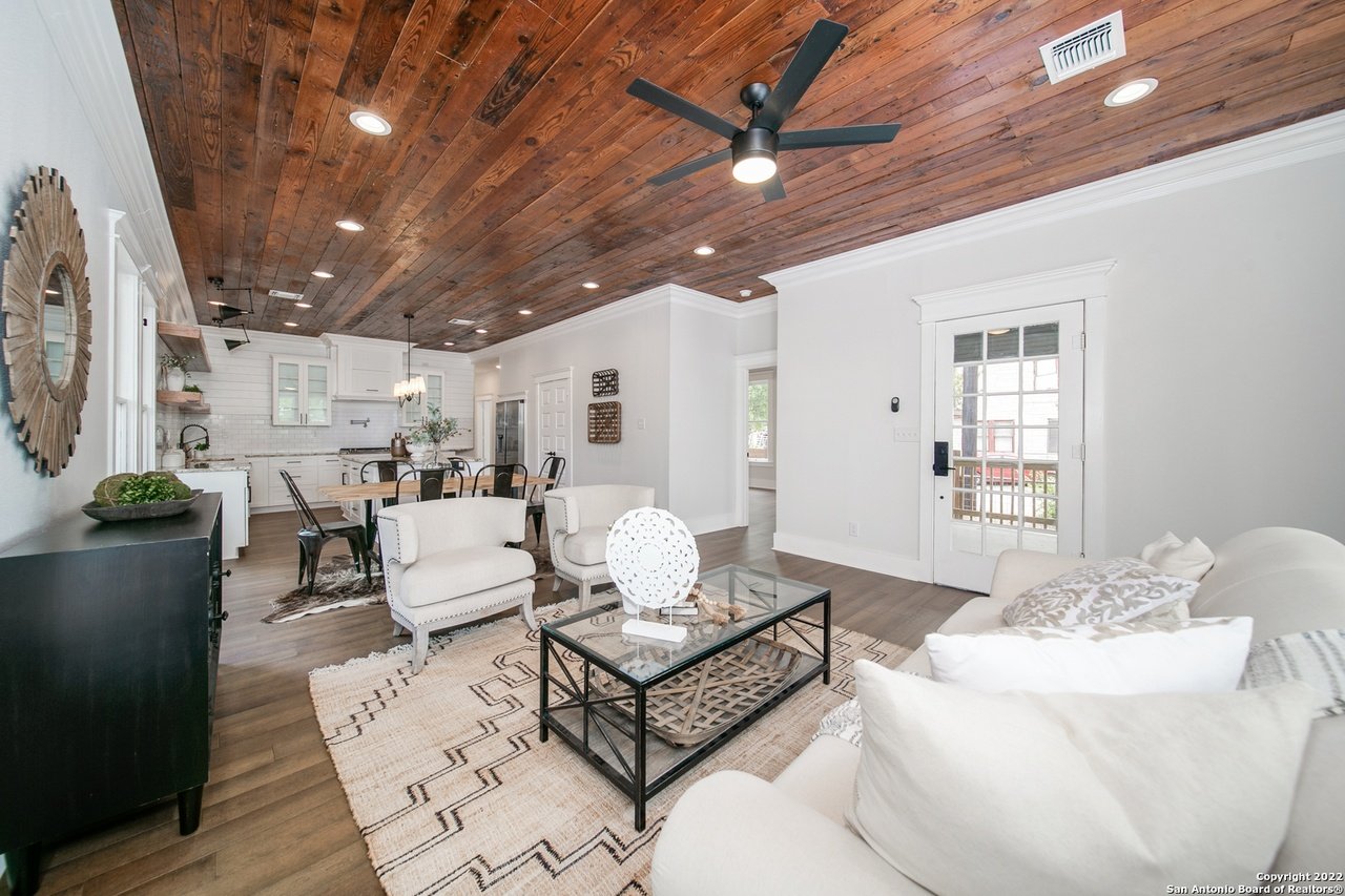 925 Burleson