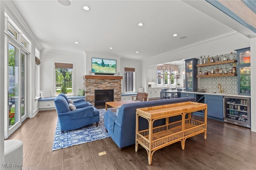 300 Woodridge Ln