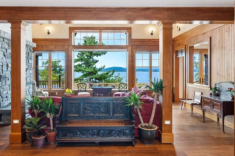 2226 Lake Shore Road