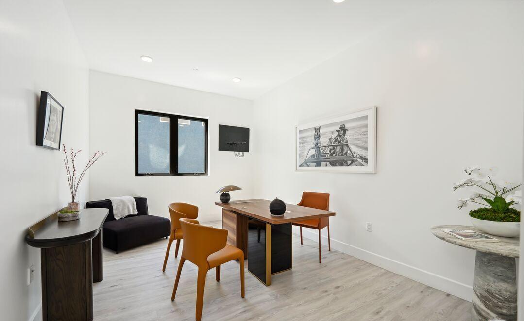 137 N Doheny Dr