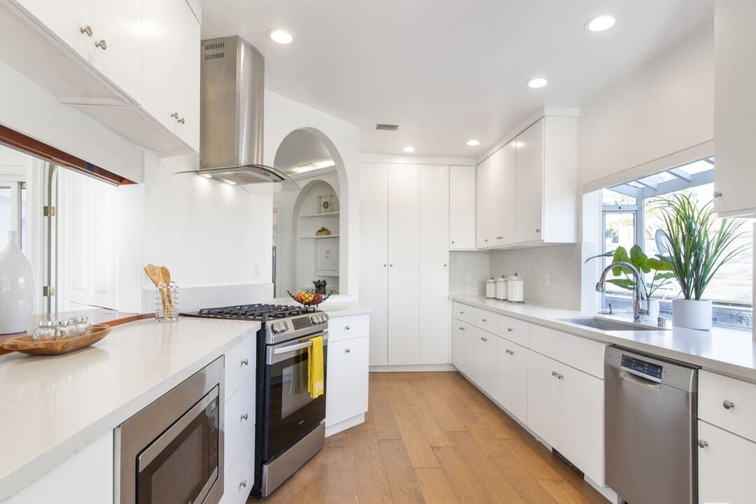 905 Berkeley St, 90403