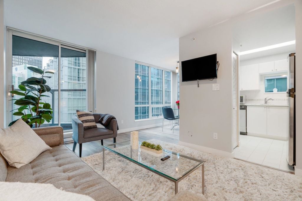 1166 Melville St, #1501