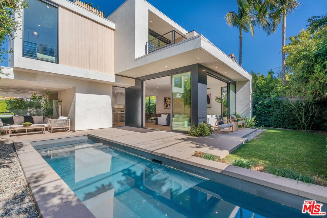 Windmere Crest, Dorrington Ave, 90048