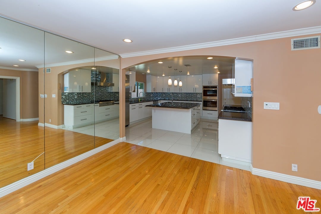 9132 Hillsboro Dr