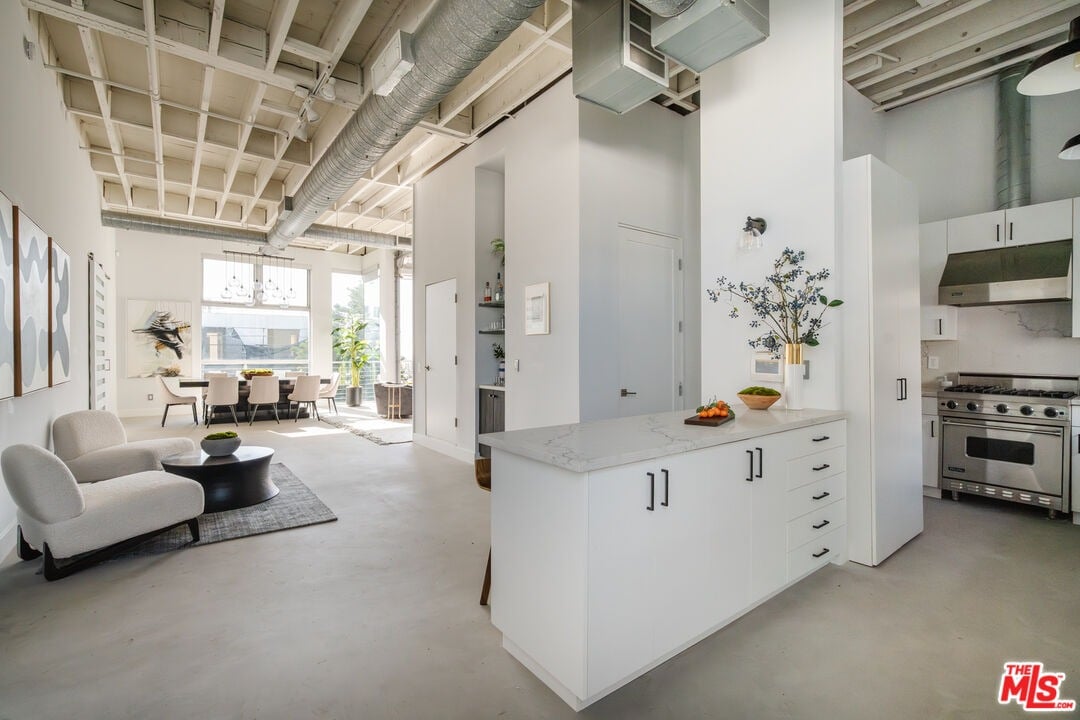 1152 N La Cienega Blvd, #301