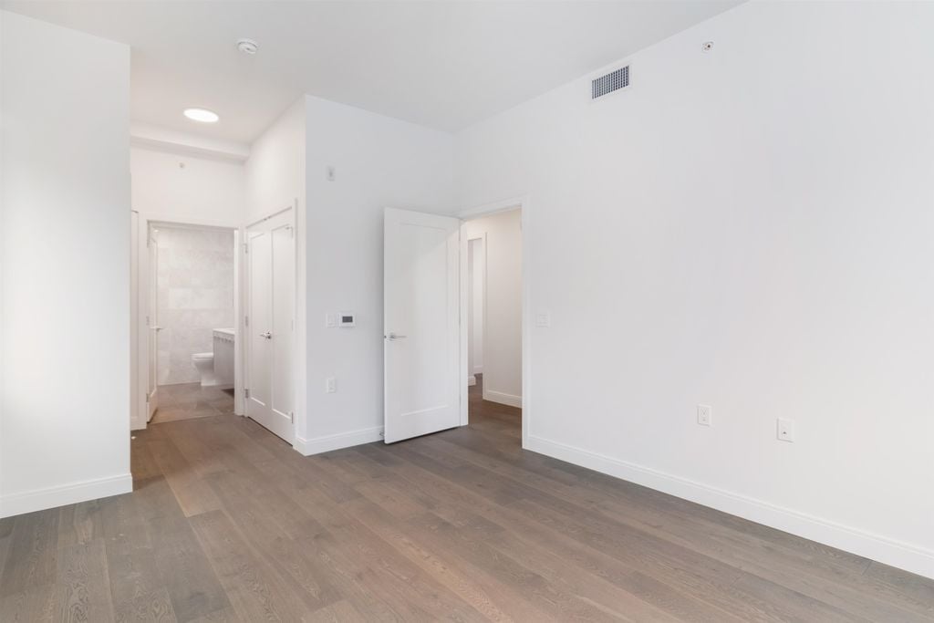 478 W 33rd Ave