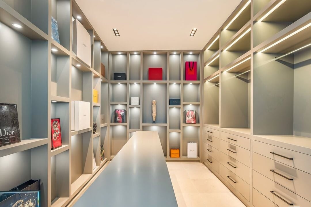 Monarch Crest, Sierra Mar Pl, 90069