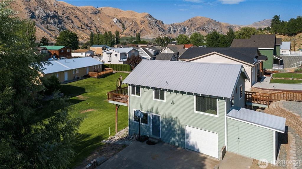 325 W Beach Dr