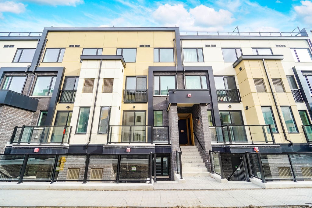 1650 Victoria Park Ave 103
