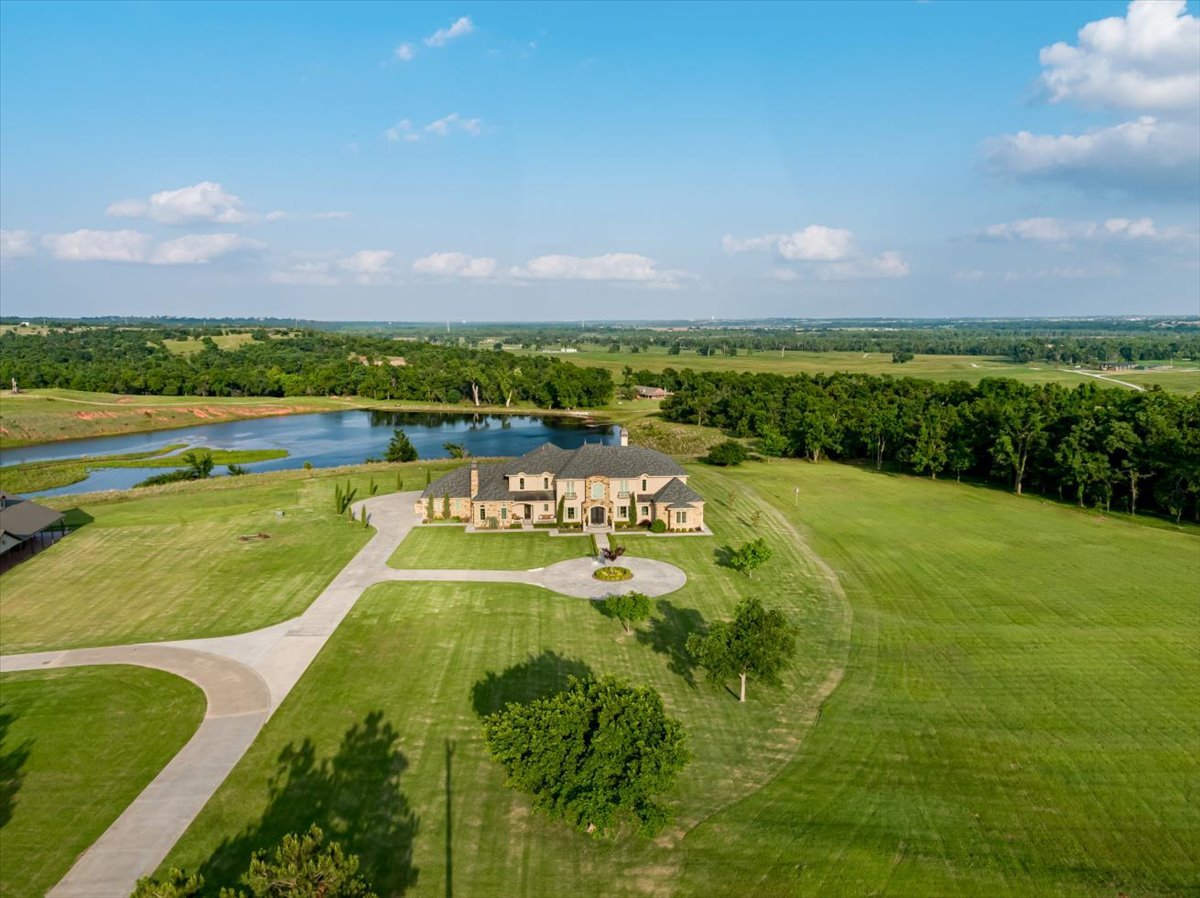 Casa Bella Estate – A Masterpiece of Luxury & Elegance in Mustang, Oklahoma - Wyatt Poindexter - The Agency 
