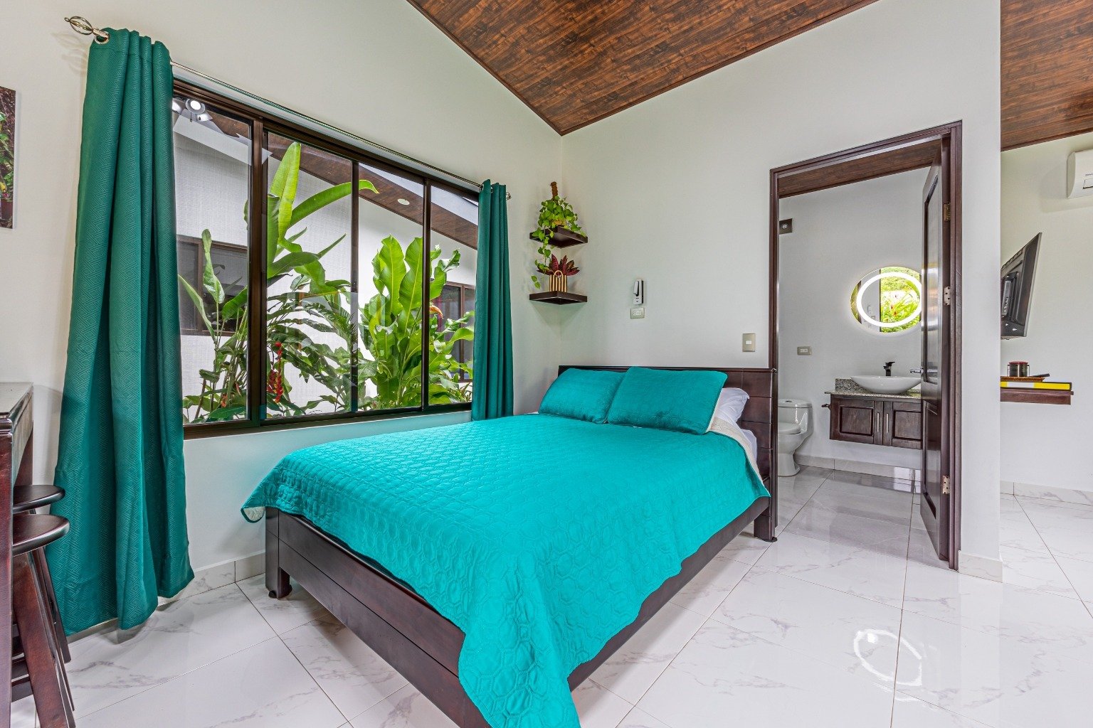 Incredible turnkey investment opportunity, 3 Rental villas, and a 2 Bedroom Home with a large pool.