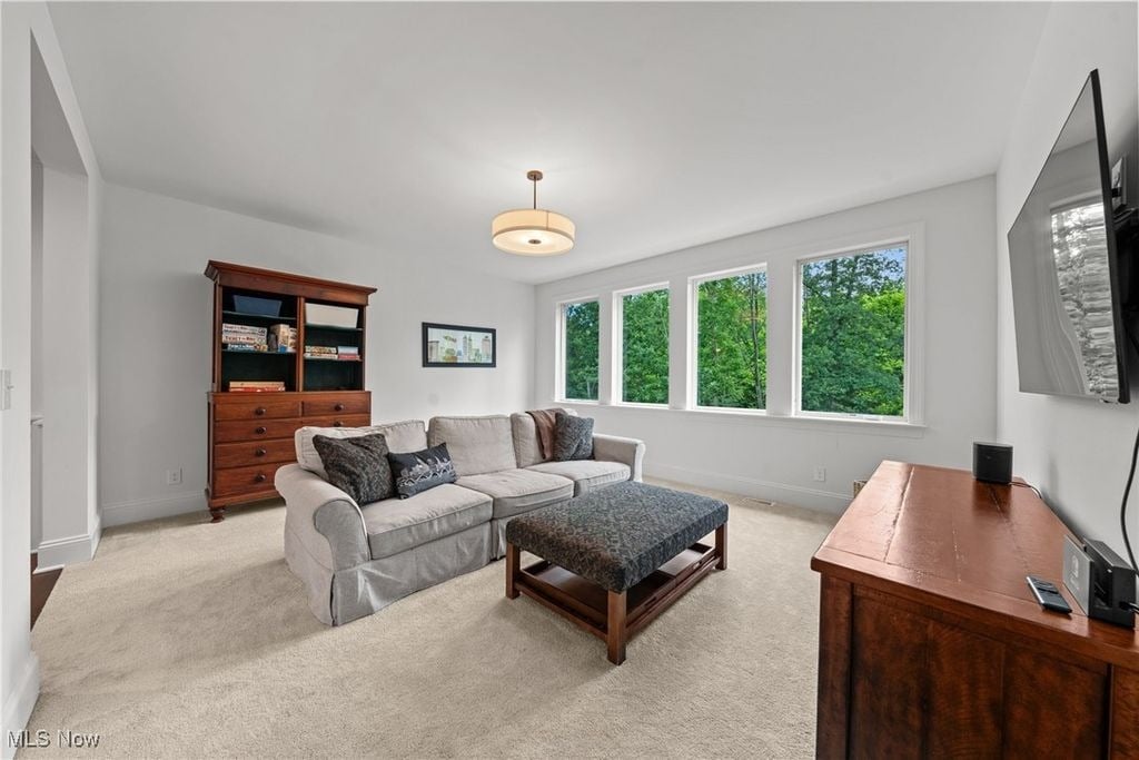 300 Woodridge Ln