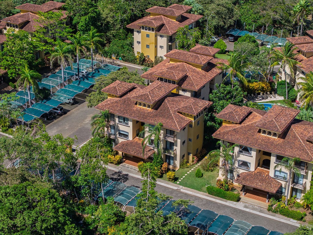 The Oaks #21 | Top-Floor, Turnkey Condo Minutes from Tamarindo