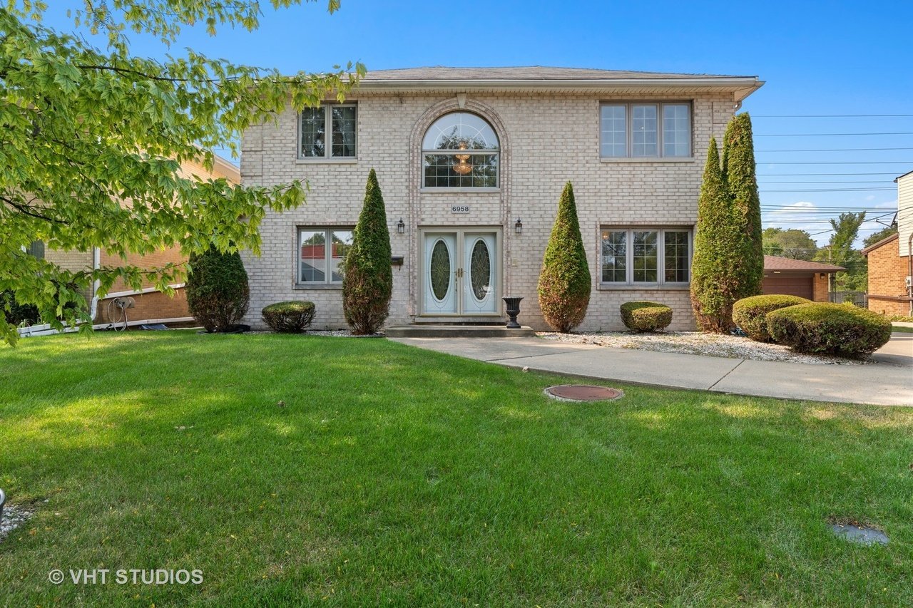6958 N Kilbourn Ave