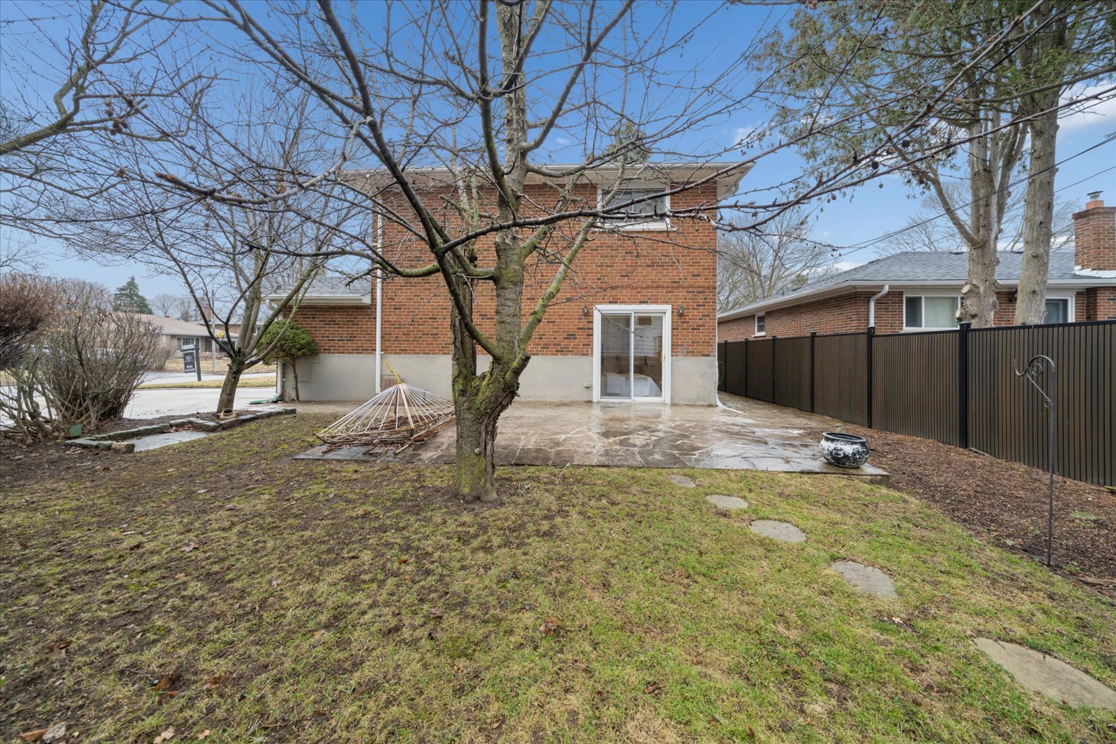 2 Valleycrest Ave