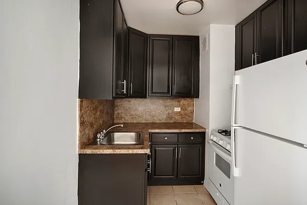 3255 Randall Ave #3D