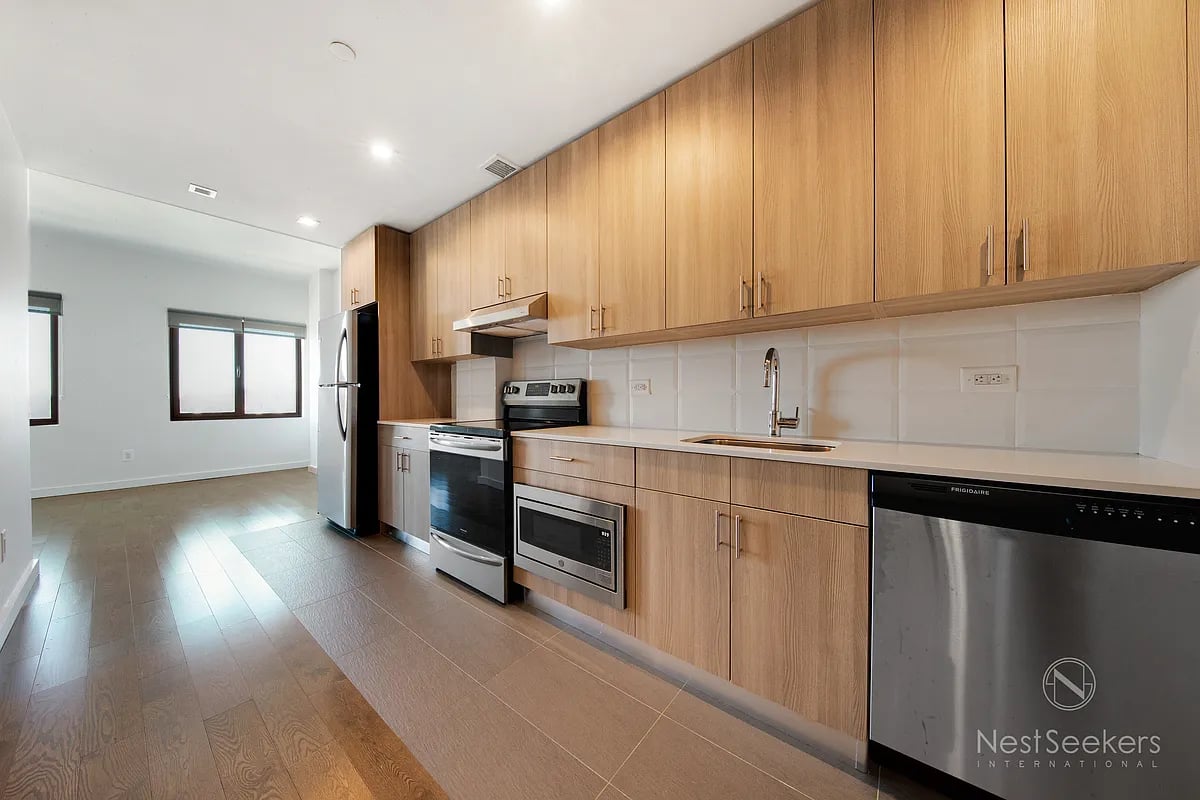 11-39 49th Ave #1003