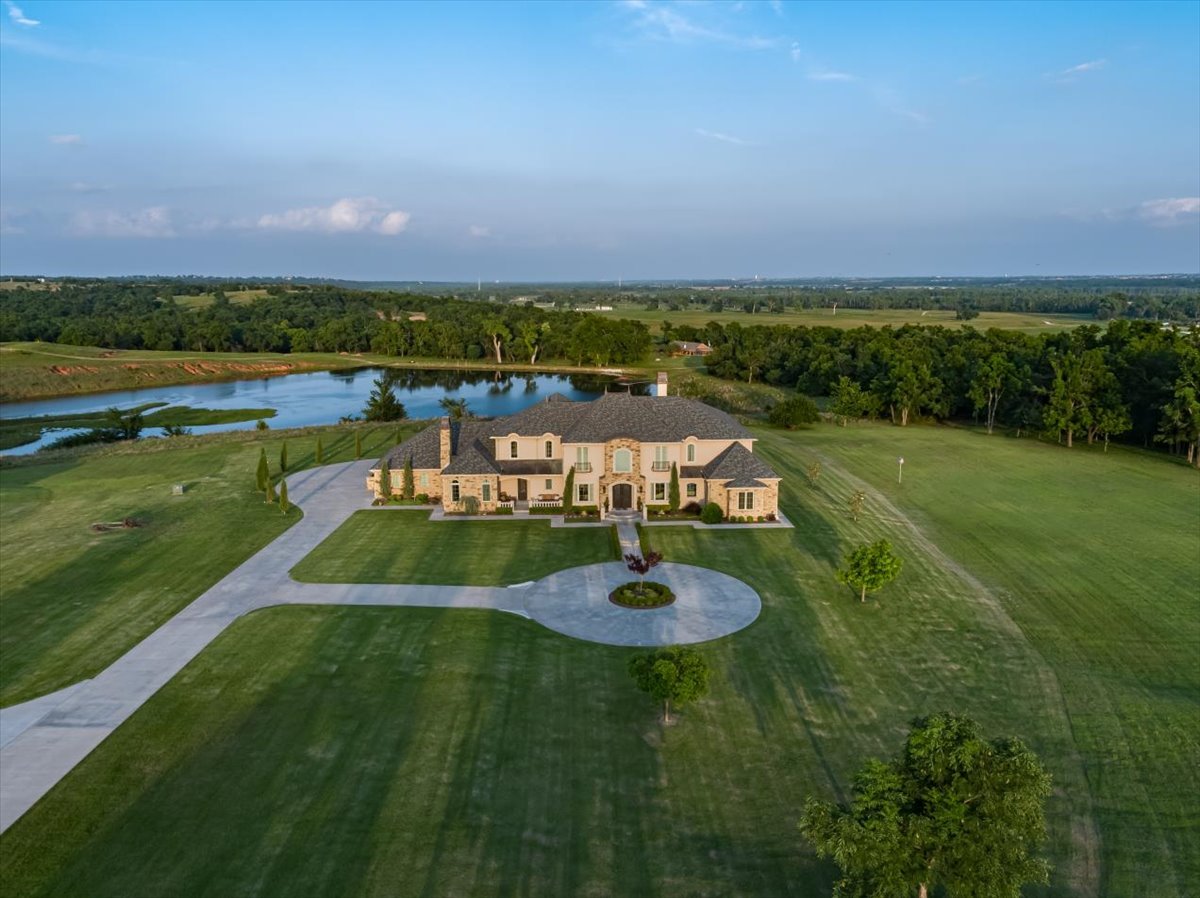 Casa Bella Estate – A Masterpiece of Luxury & Elegance in Mustang, Oklahoma - Wyatt Poindexter - The Agency 