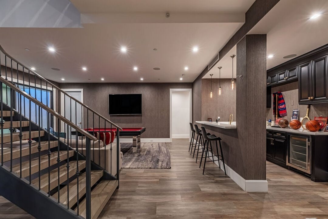 Monarch Reserve, N Norman Pl, 90049