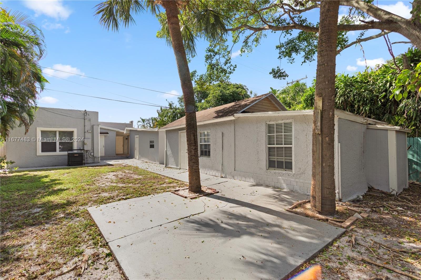 503 Avenida Hermosa, West Palm Beach, FL 33405