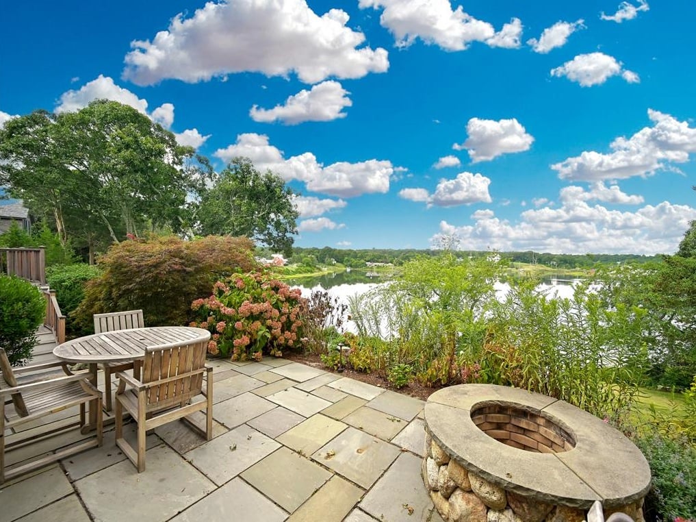 114 Hines Point