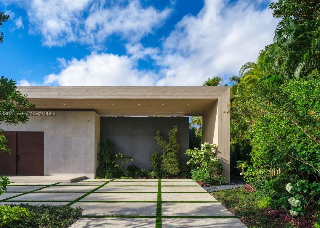 661 Melaleuca Ln