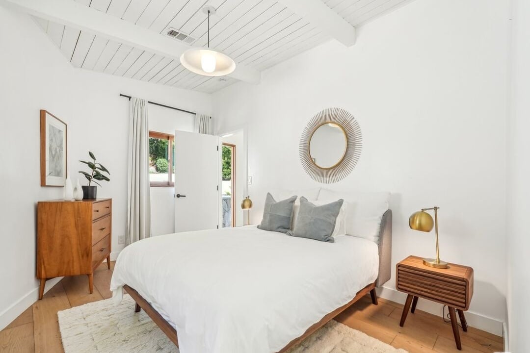 Sunset Crest Dr, 90046