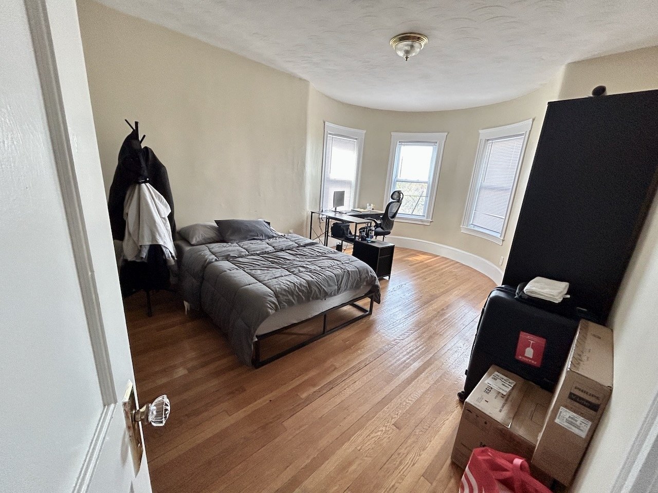 Sunny 4 Bed 2 Bath in the Heart of Brookline - Heat and Hot Water Included - 9.1