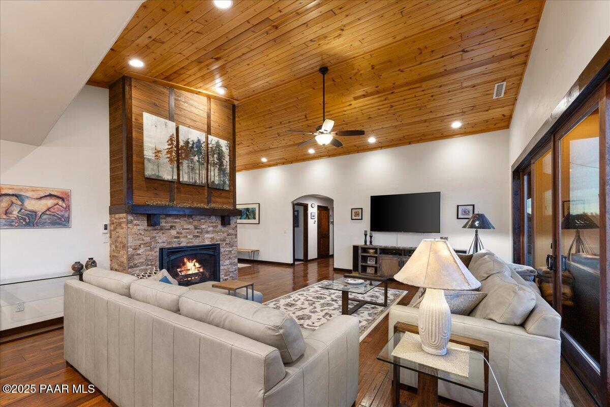 6329 N Dewey Rd
