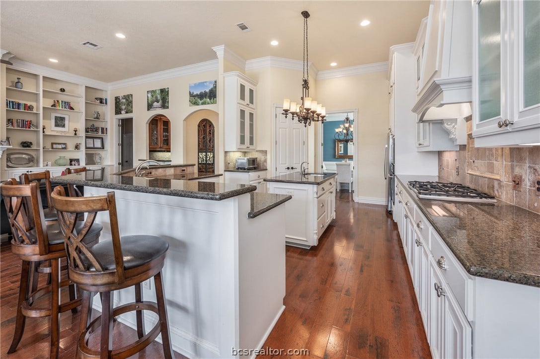 5210 Quaker Ridge Dr