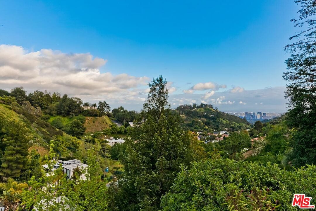 9662 Highridge Dr