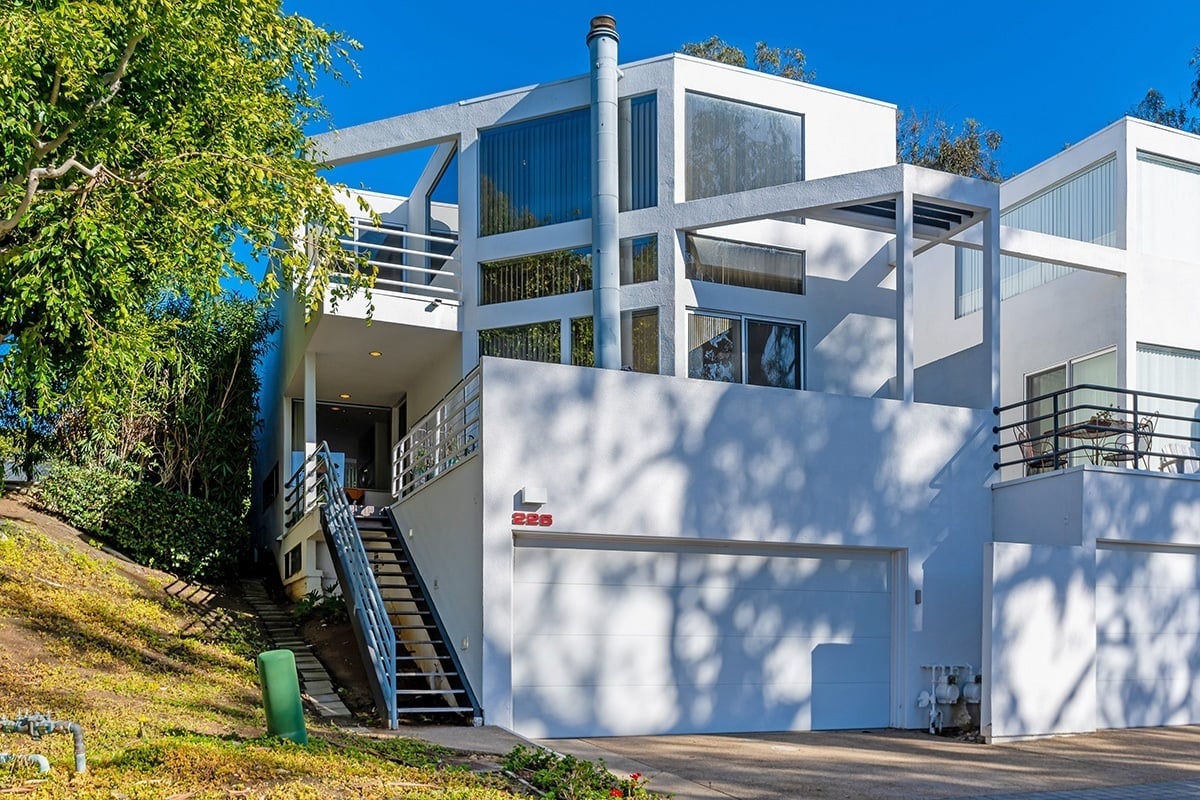 226 4th St