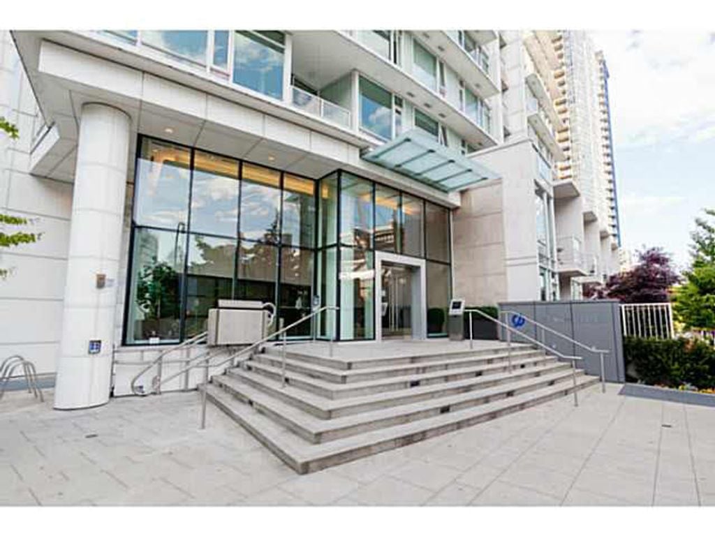 161 W Georgia St #1008