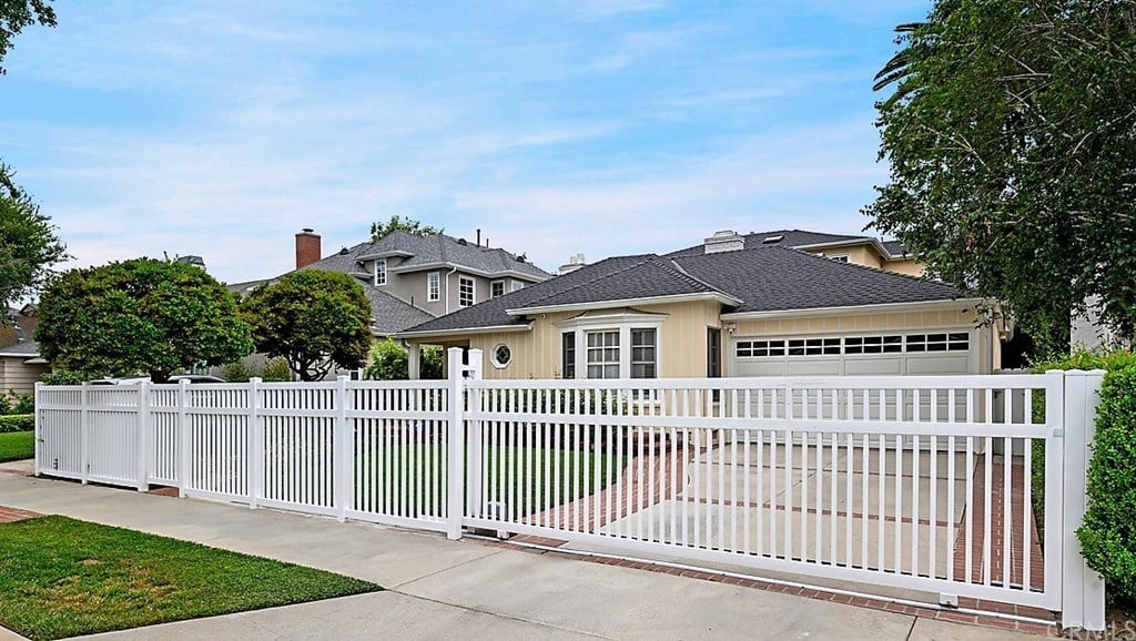 4225 Camellia Ave