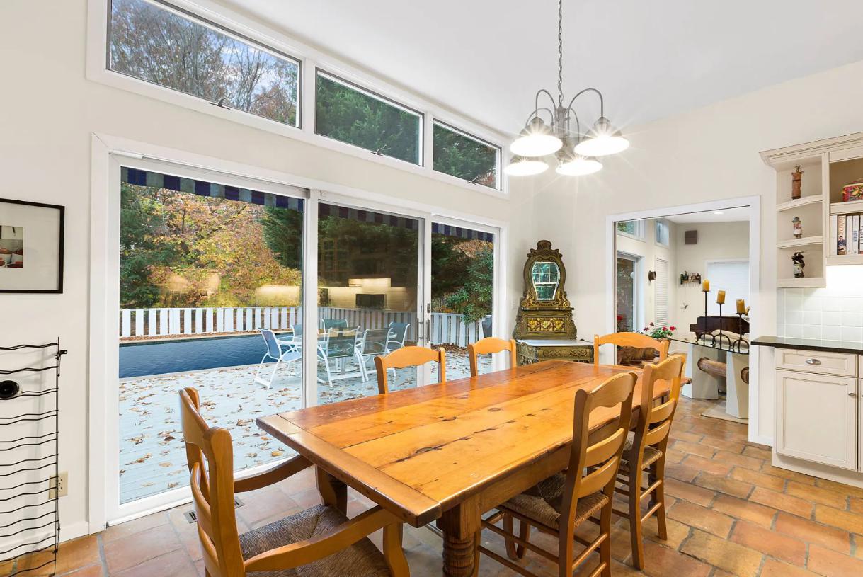 44 Longwoods Ln