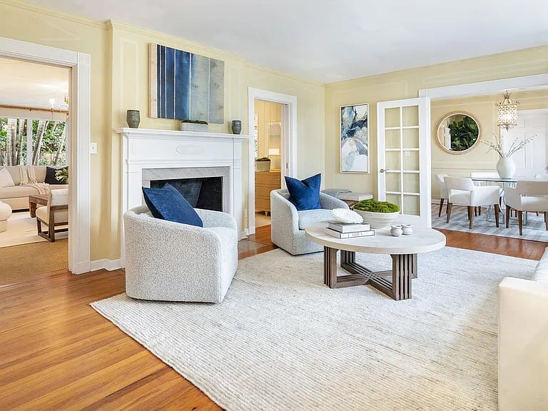 248 Colonial Ln